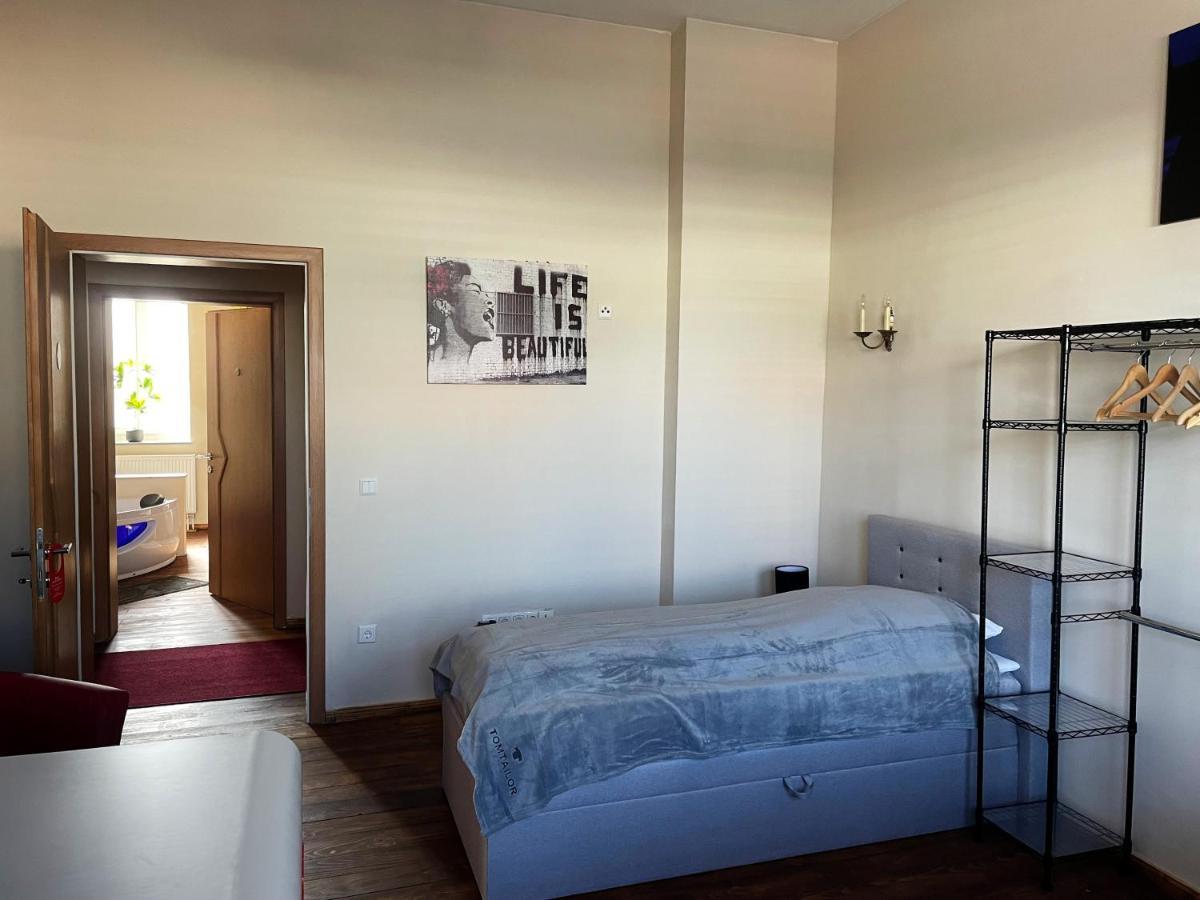 Dz Appartements - Ferienwohnung Mit Klimaanlage, Whirlpool Und Freiem Wlan - Ruhige, Zentrale Lage In Віттенберґе Екстер'єр фото