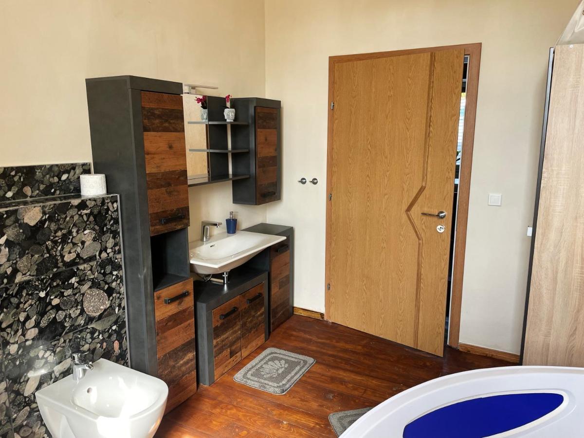 Dz Appartements - Ferienwohnung Mit Klimaanlage, Whirlpool Und Freiem Wlan - Ruhige, Zentrale Lage In Віттенберґе Екстер'єр фото